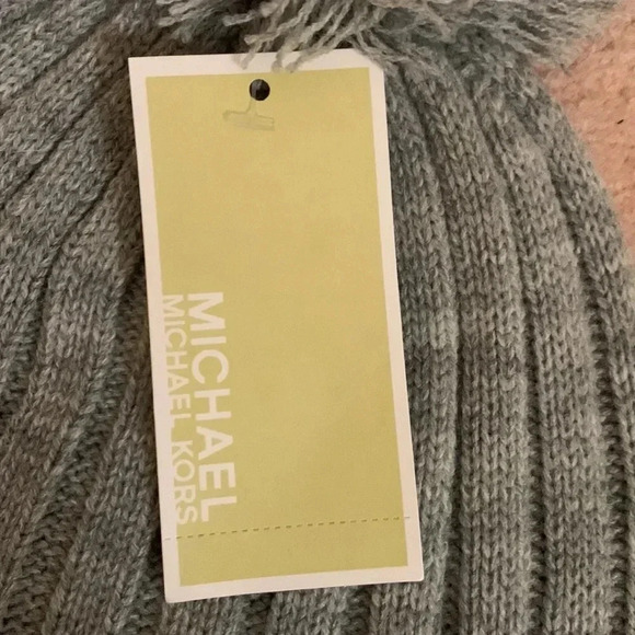 Michael Kors Winter Beanie NWT - Picture 4 of 5